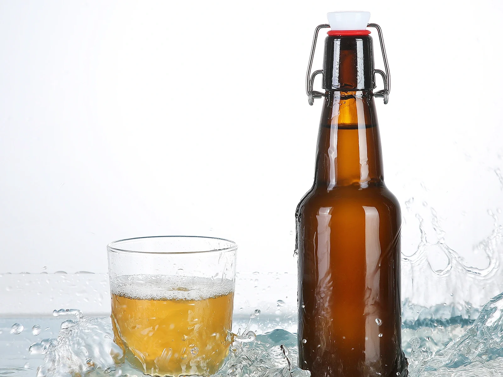 Garrafas de cerveja de vidro com tampa de pressão